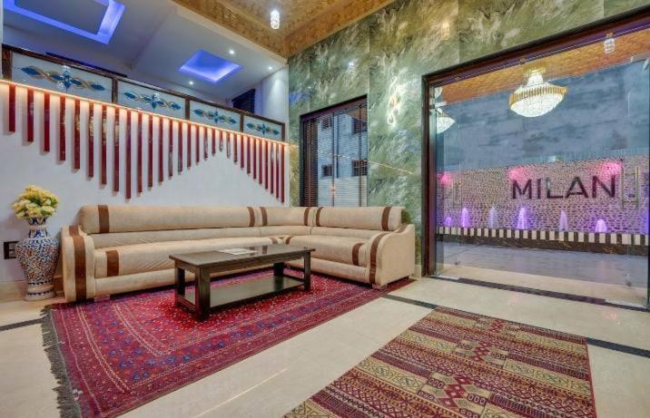 Hotel Milan ศรีนาการ์ ภายนอก รูปภาพ