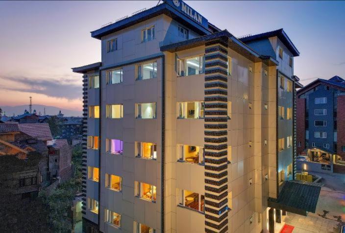 Hotel Milan ศรีนาการ์ ภายนอก รูปภาพ